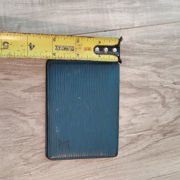 Louis Vuitton Blue Epi Porte 2 cartes Vertical Pass Card Case - Picture 10 of 11